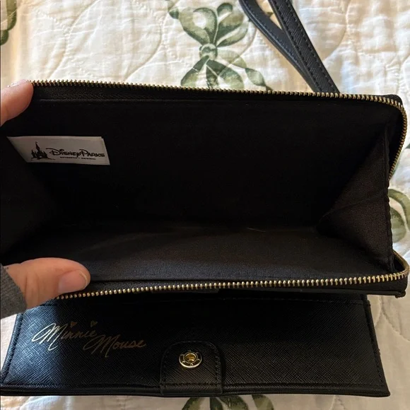 Disney Black and white Minnie Mouse Wristlet - Picture 5 of 6